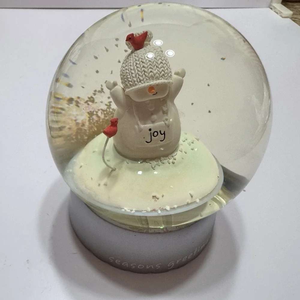 Dept 56 Snowbabies  Seasons Greetings Merry Christmas  Snowman Joy Globe Winter